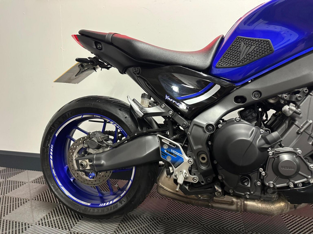 YAMAHA MT-09