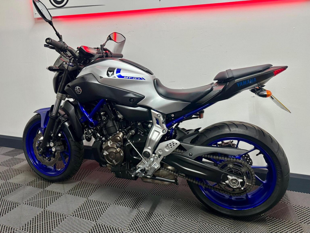YAMAHA MT-07