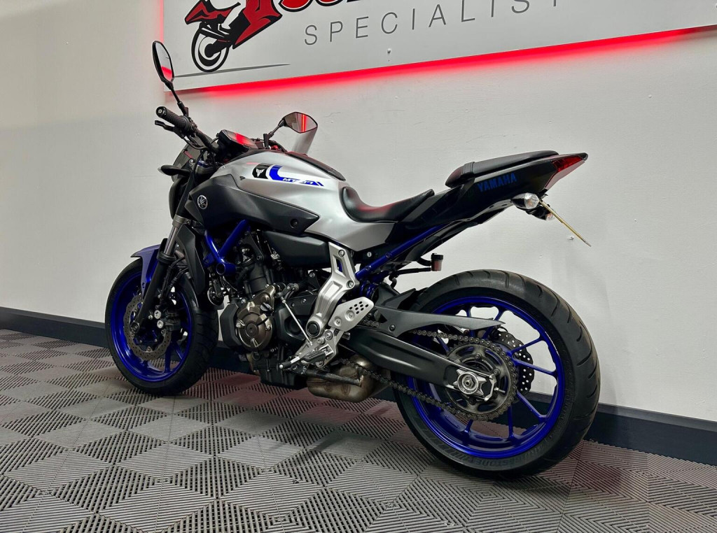 YAMAHA MT-07