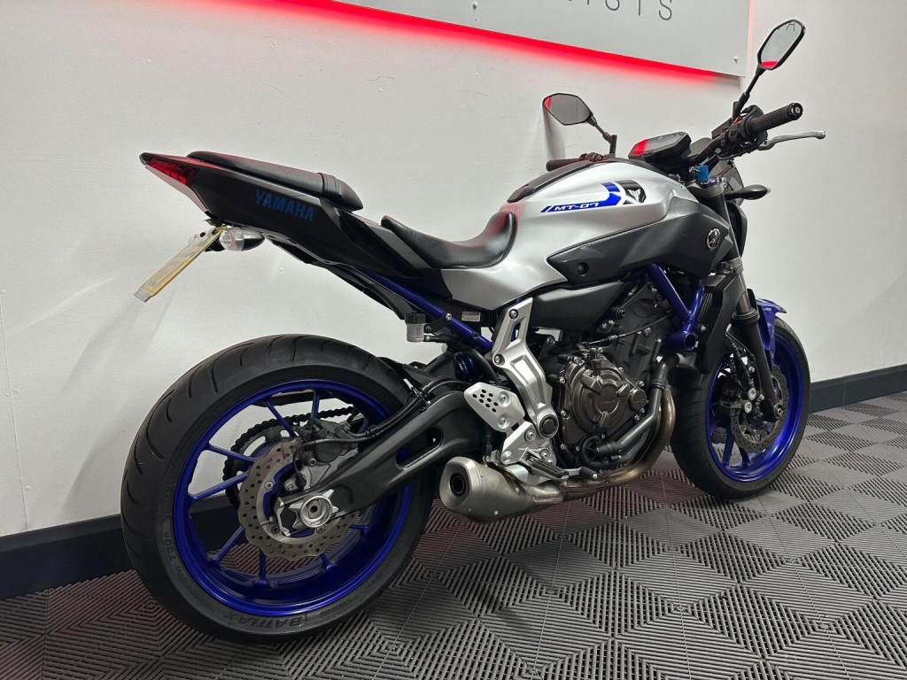 YAMAHA MT-07