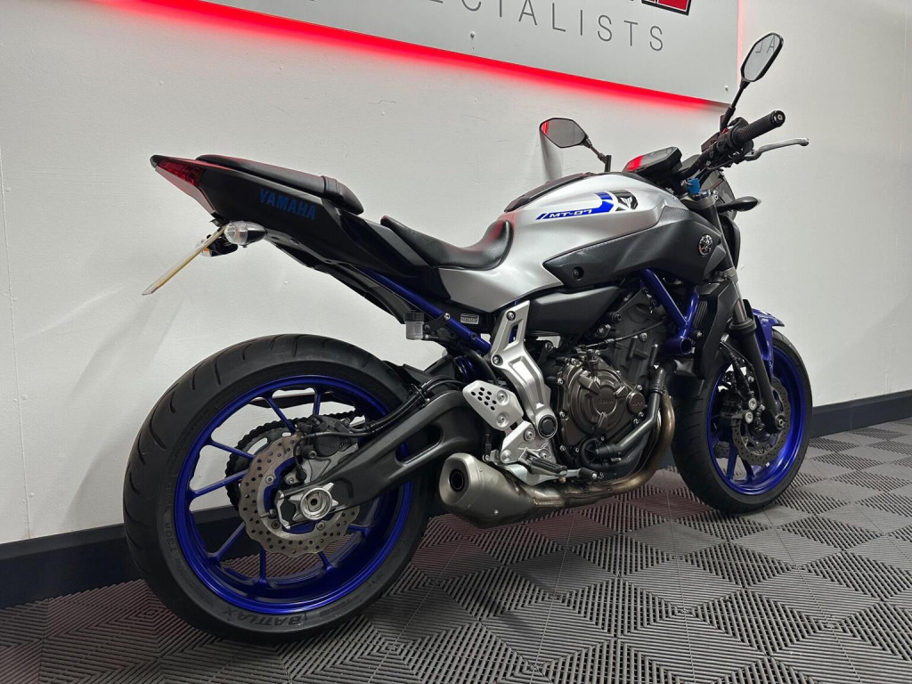 YAMAHA MT-07