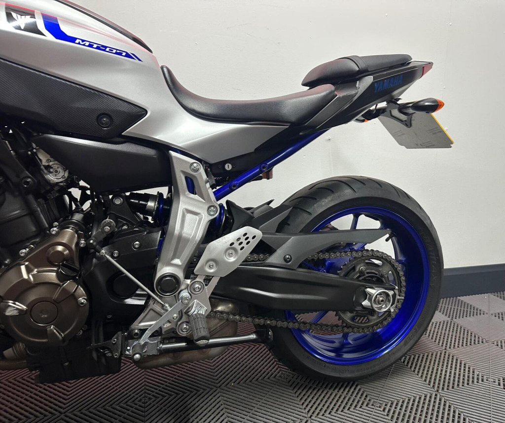 YAMAHA MT-07