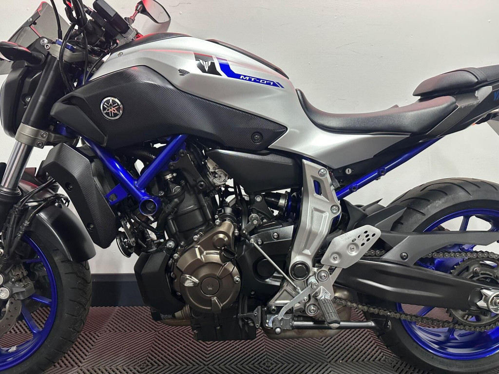 YAMAHA MT-07