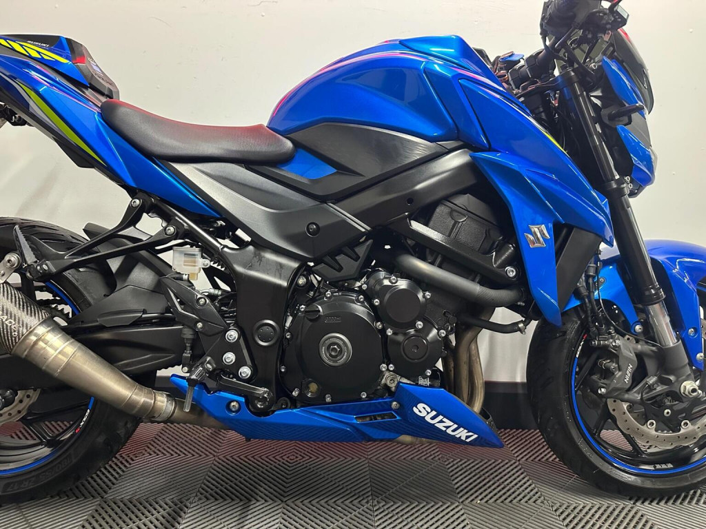 SUZUKI GSX-S750