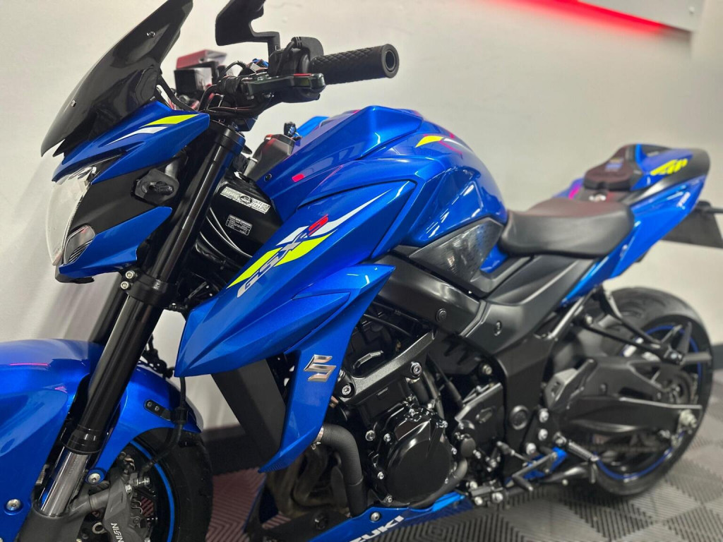 SUZUKI GSX-S750