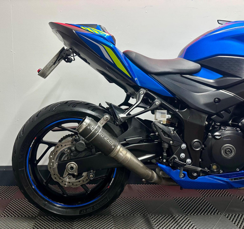 SUZUKI GSX-S750