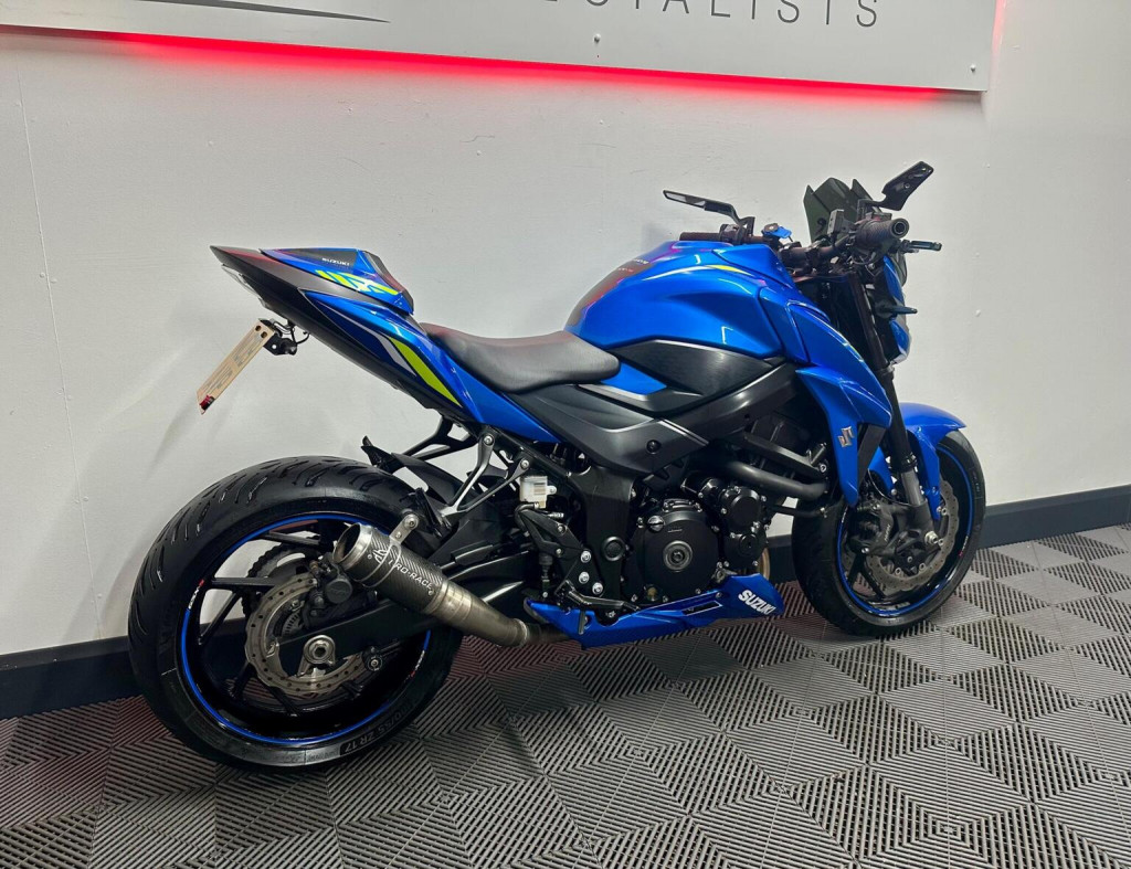 SUZUKI GSX-S750