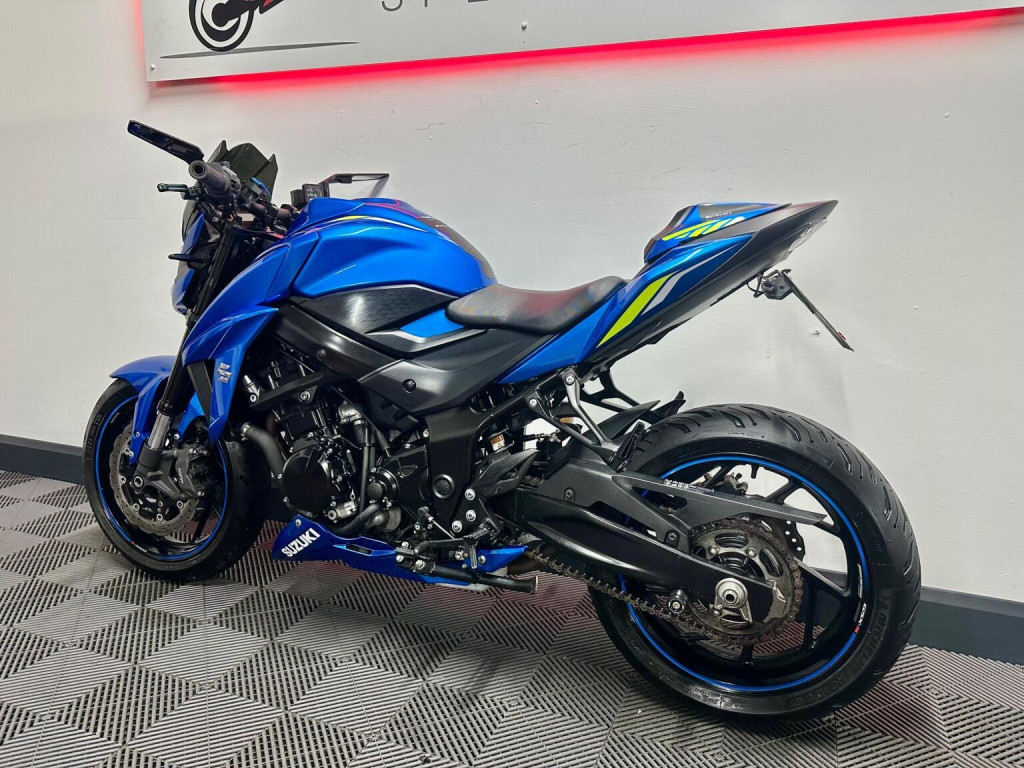 SUZUKI GSX-S750