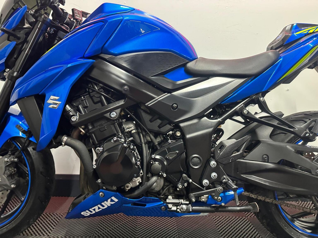 SUZUKI GSX-S750