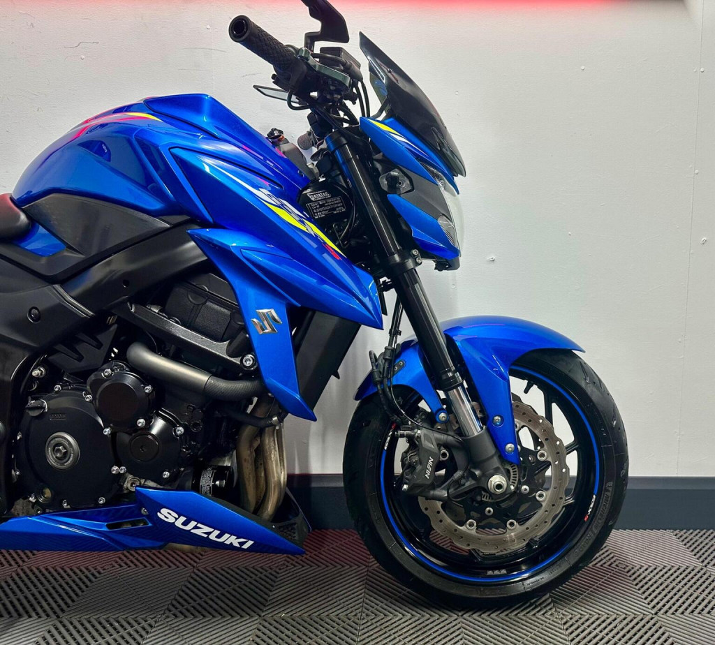 SUZUKI GSX-S750