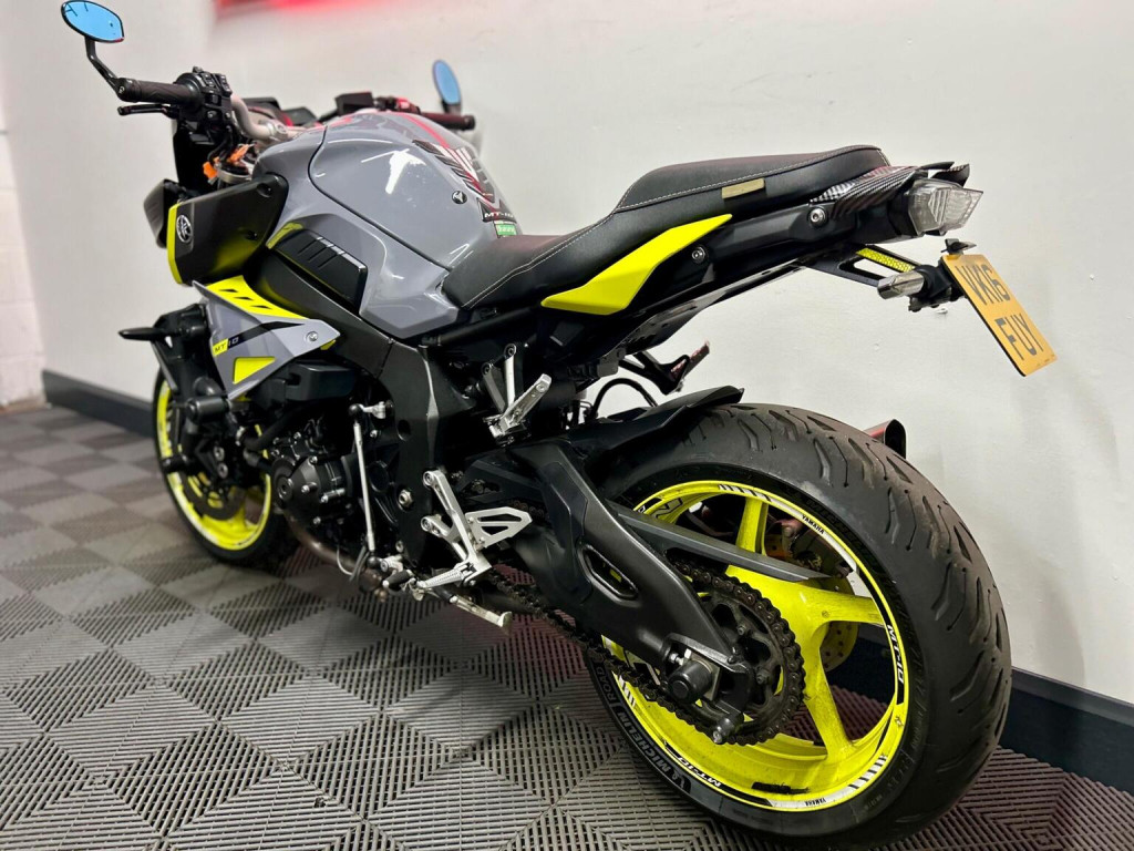 YAMAHA MT-10