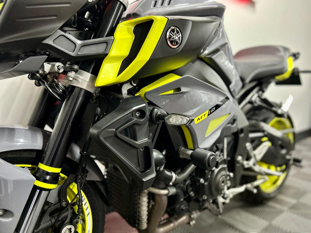 YAMAHA MT-10