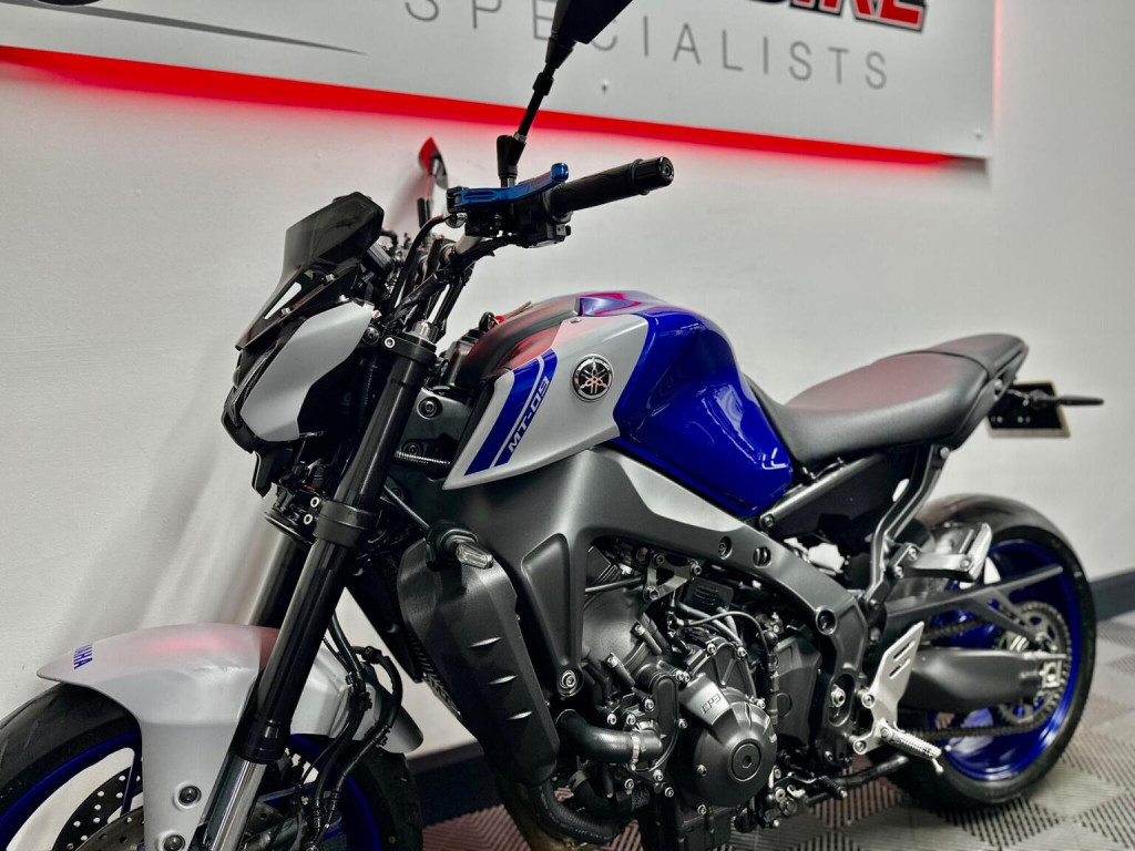 YAMAHA MT-09