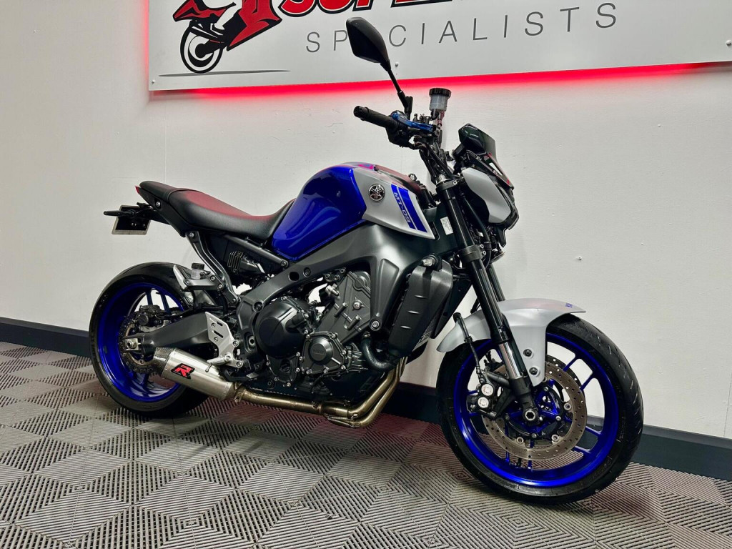 YAMAHA MT-09