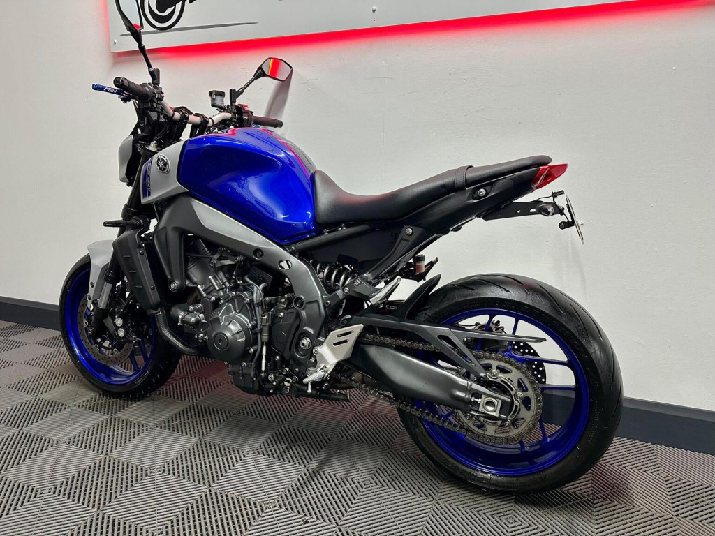 YAMAHA MT-09