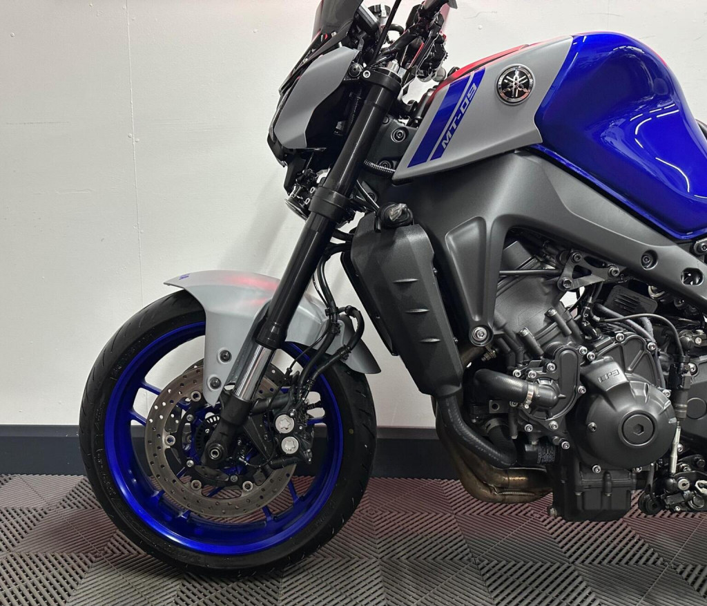 YAMAHA MT-09