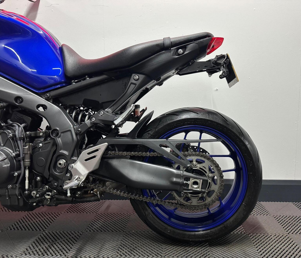 YAMAHA MT-09