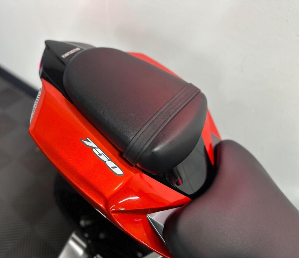 SUZUKI GSX-R750