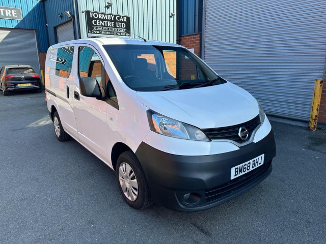 NISSAN NV200