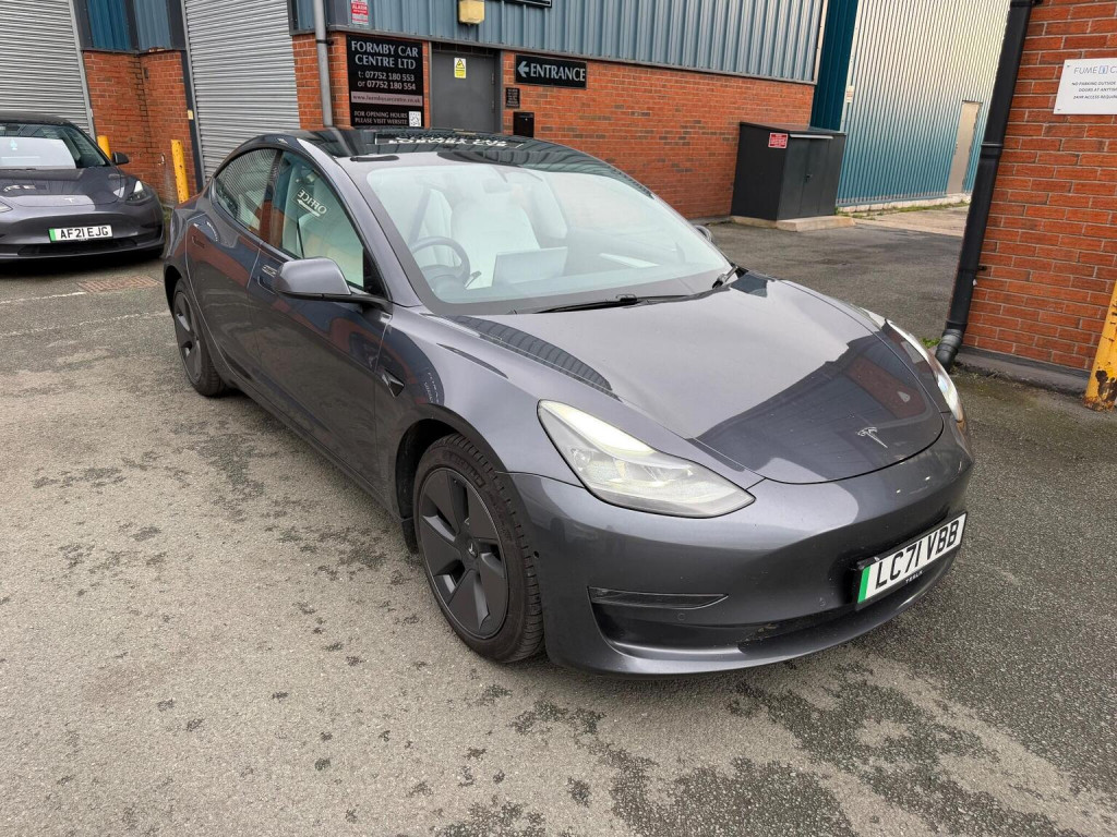 TESLA MODEL 3