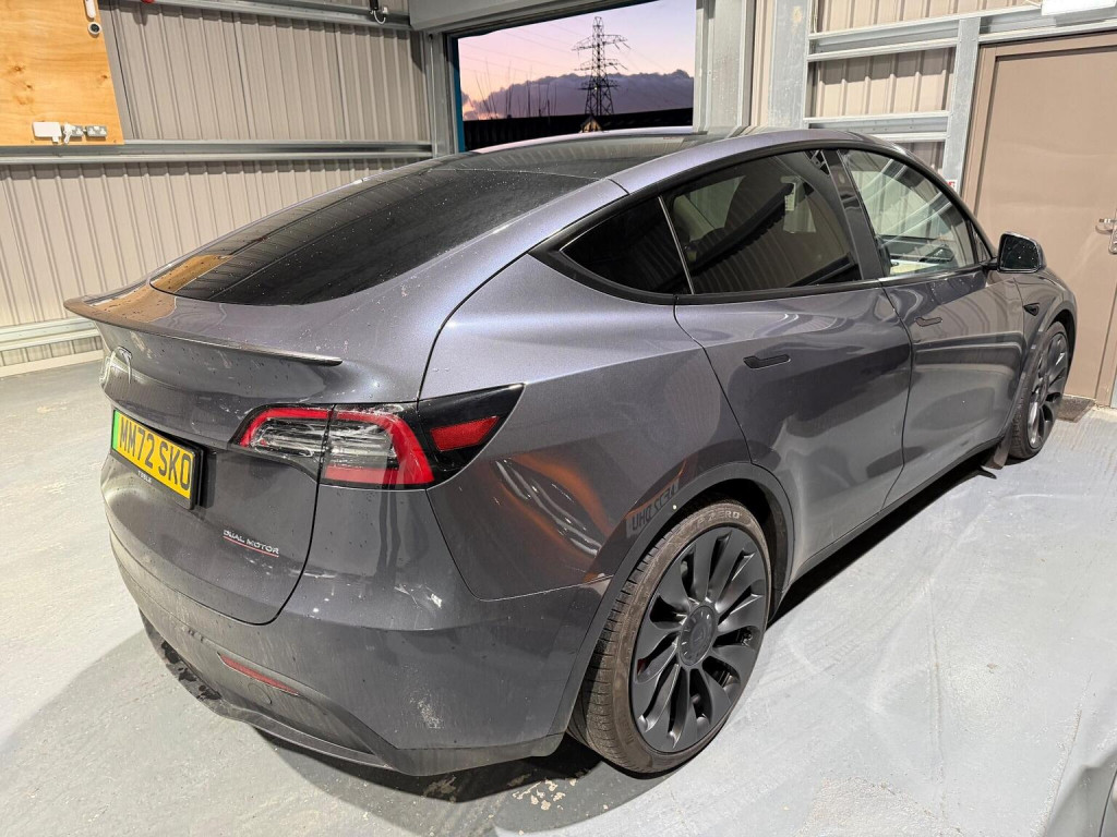 TESLA MODEL Y