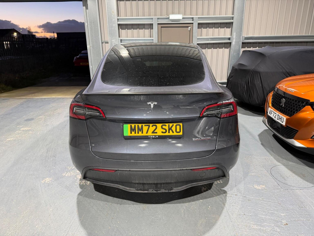TESLA MODEL Y