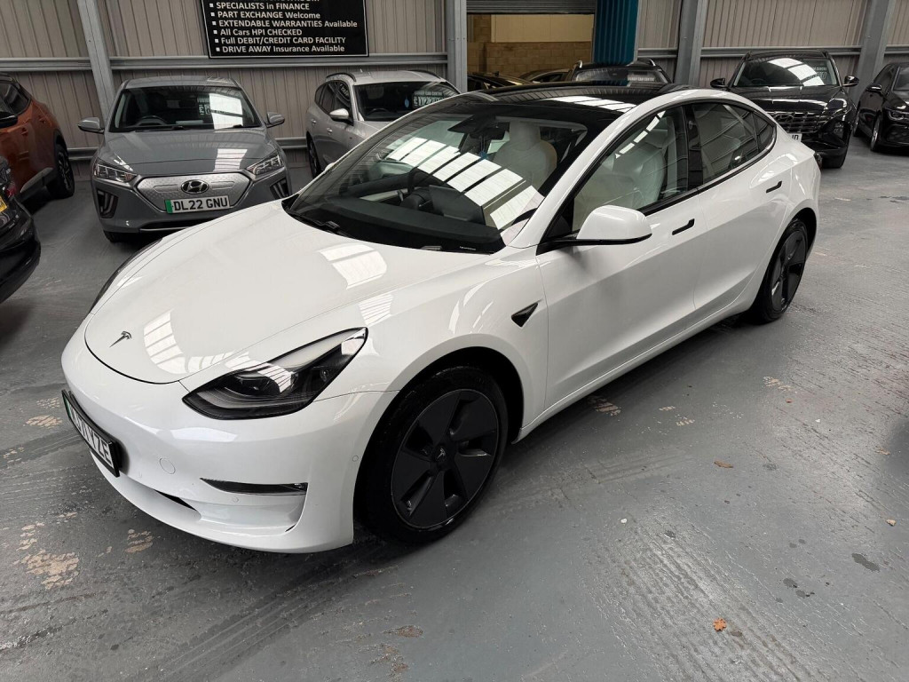 TESLA MODEL 3