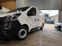 VAUXHALL VIVARO