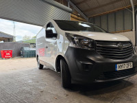 VAUXHALL VIVARO