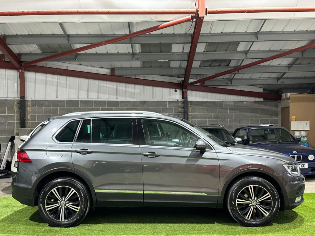 View VOLKSWAGEN TIGUAN 2.0 TDI BlueMotion Tech SE Navigation DSG 4Motion Euro 6 (s/s) 5dr