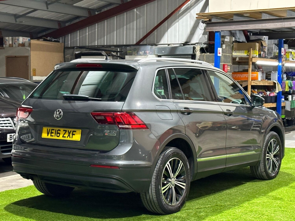 View VOLKSWAGEN TIGUAN 2.0 TDI BlueMotion Tech SE Navigation DSG 4Motion Euro 6 (s/s) 5dr