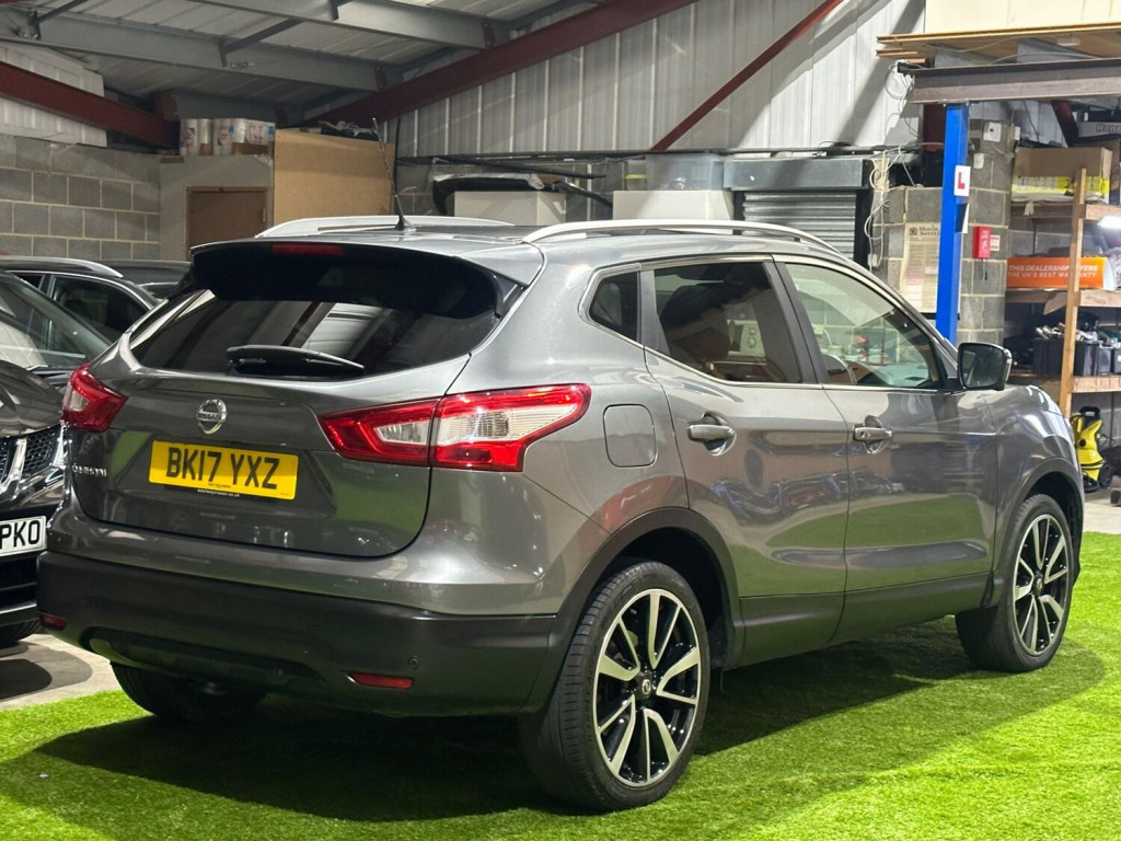 View NISSAN QASHQAI 1.2 DIG-T Tekna 2WD Euro 6 (s/s) 5dr