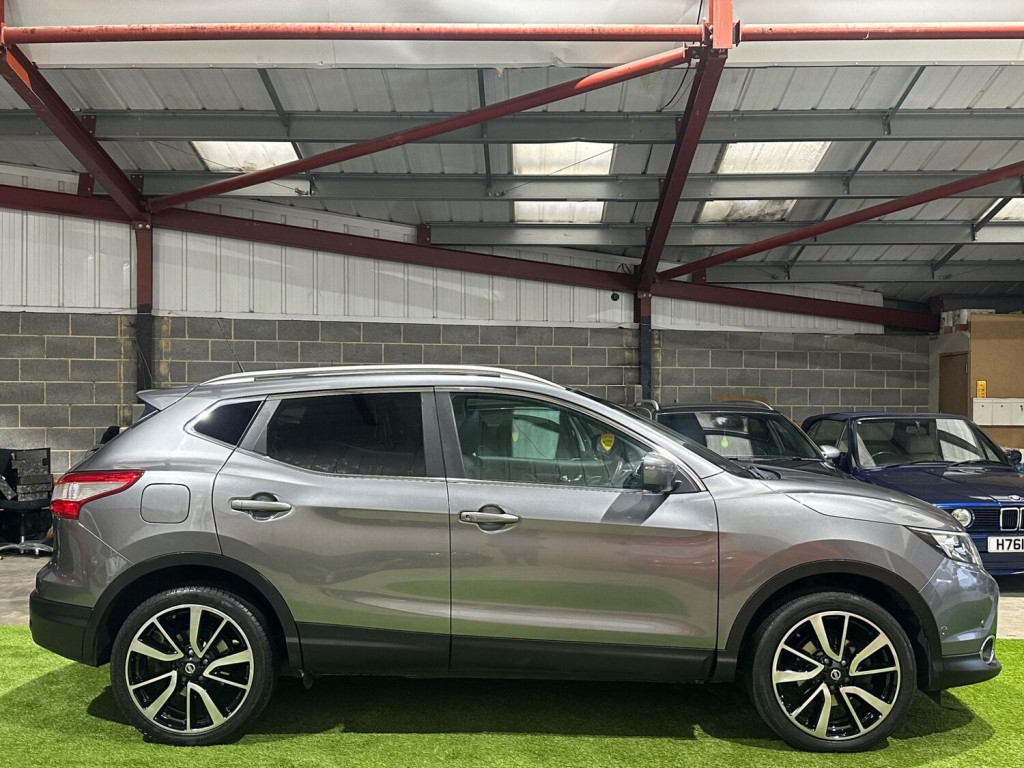 View NISSAN QASHQAI 1.2 DIG-T Tekna 2WD Euro 6 (s/s) 5dr