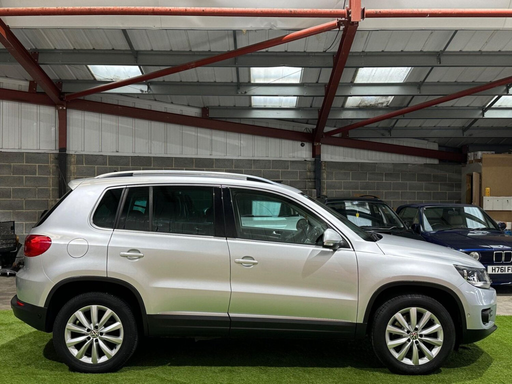 View VOLKSWAGEN TIGUAN 2.0 TDI BlueMotion Tech Match DSG 4WD Euro 5 (s/s) 5dr