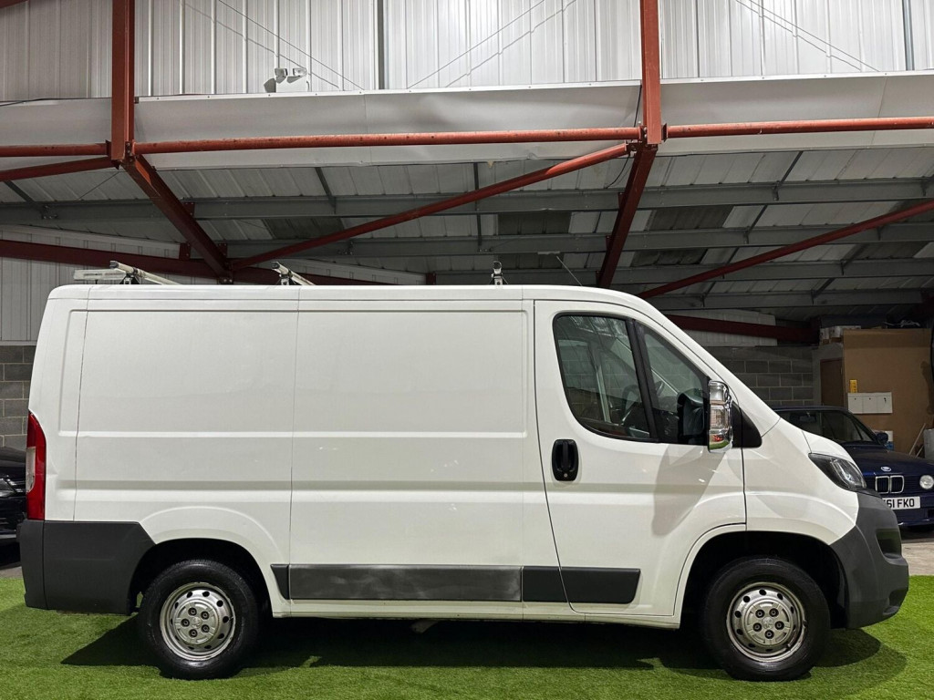 View PEUGEOT BOXER 2.2 HDi 330 L1 H1 4dr