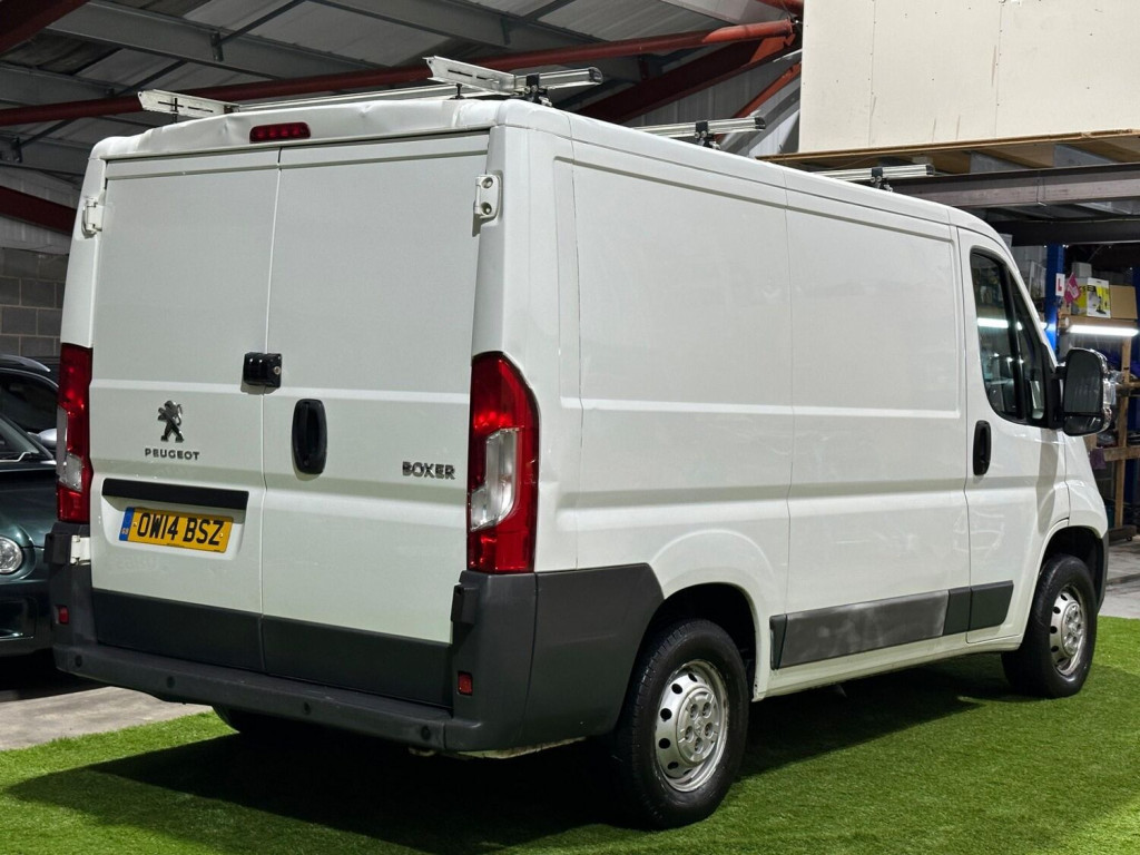 View PEUGEOT BOXER 2.2 HDi 330 L1 H1 4dr