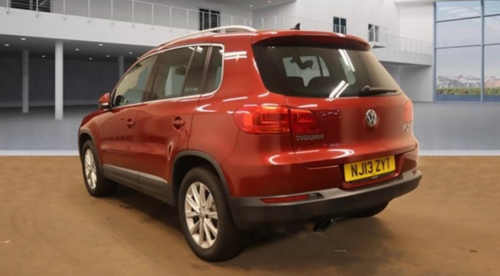 View VOLKSWAGEN TIGUAN 2.0 TDI BlueMotion Tech SE DSG 4WD Euro 5 (s/s) 5dr