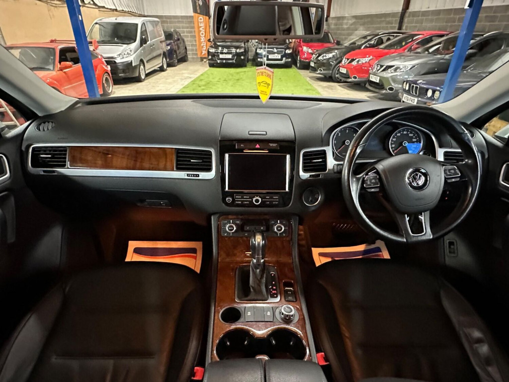 VOLKSWAGEN TOUAREG