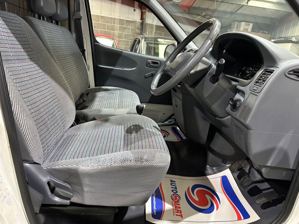 TOYOTA HIACE