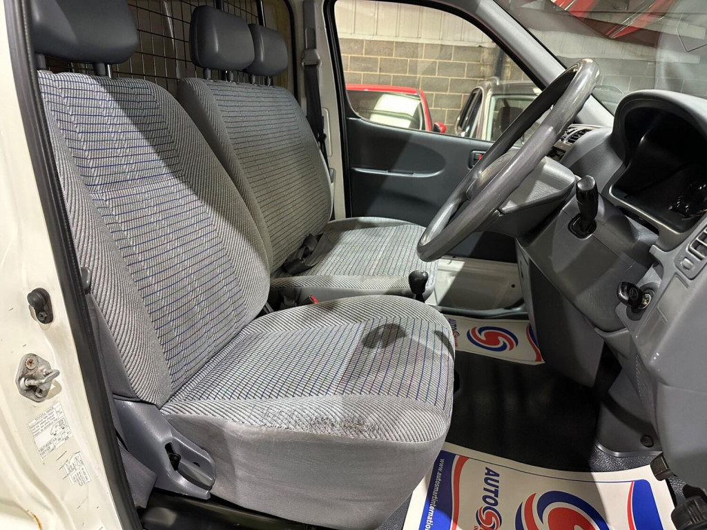 TOYOTA HIACE
