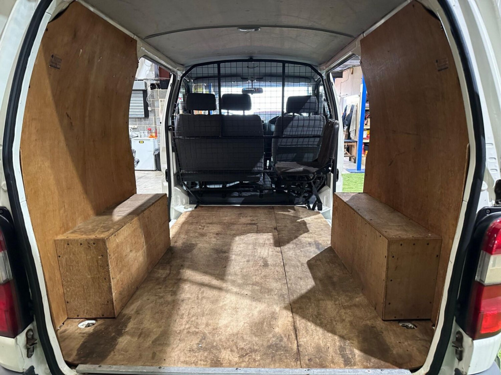 TOYOTA HIACE