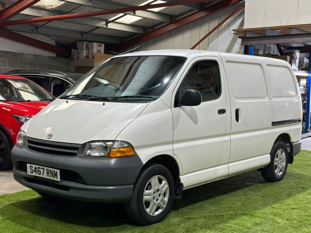 TOYOTA HIACE