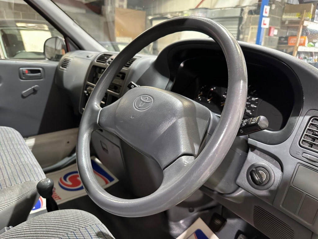 TOYOTA HIACE
