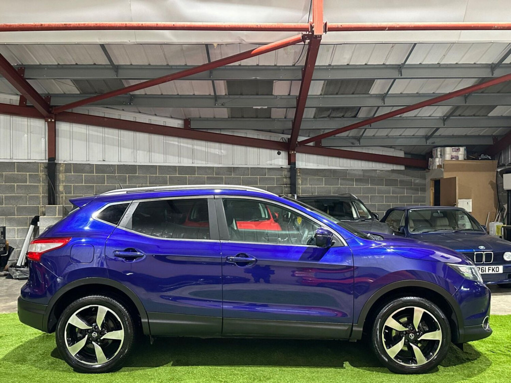 View NISSAN QASHQAI 1.2 DIG-T N-Connecta 2WD Euro 6 (s/s) 5dr