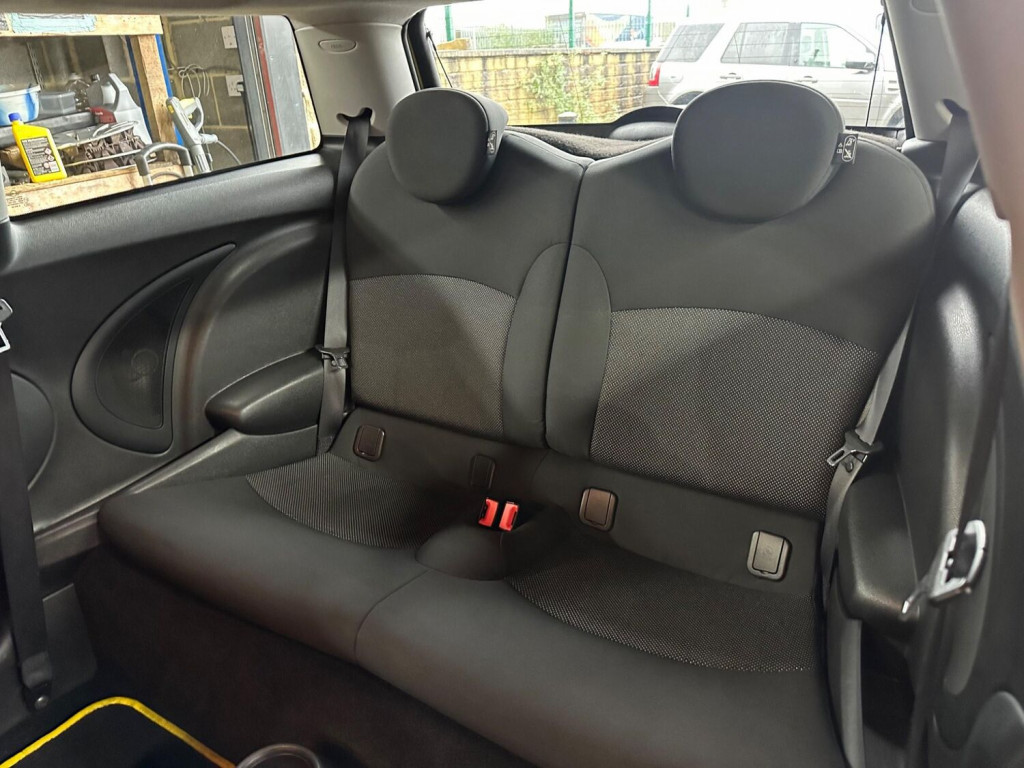 MINI HATCH