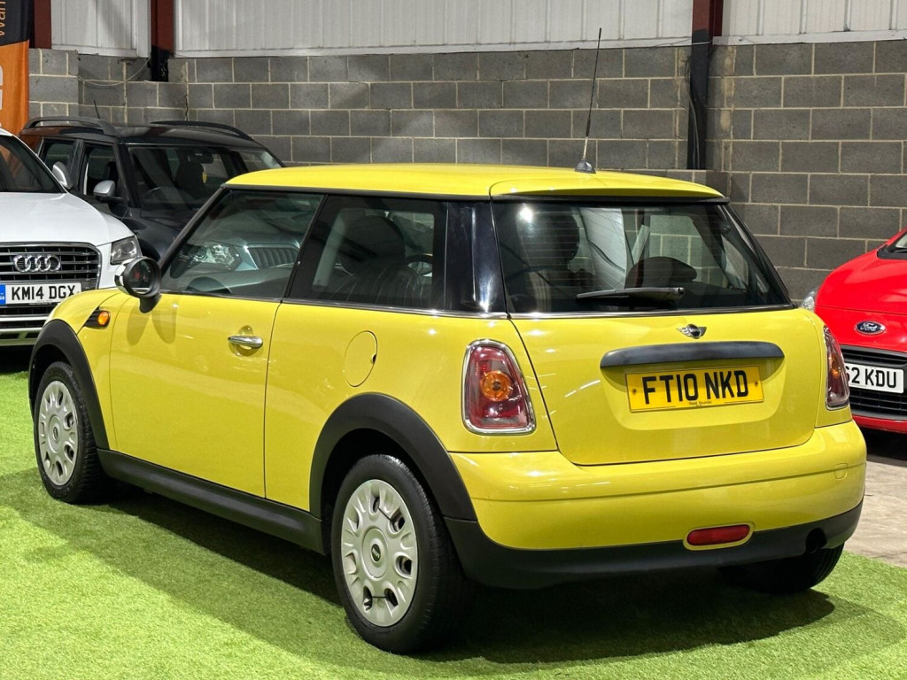 MINI HATCH