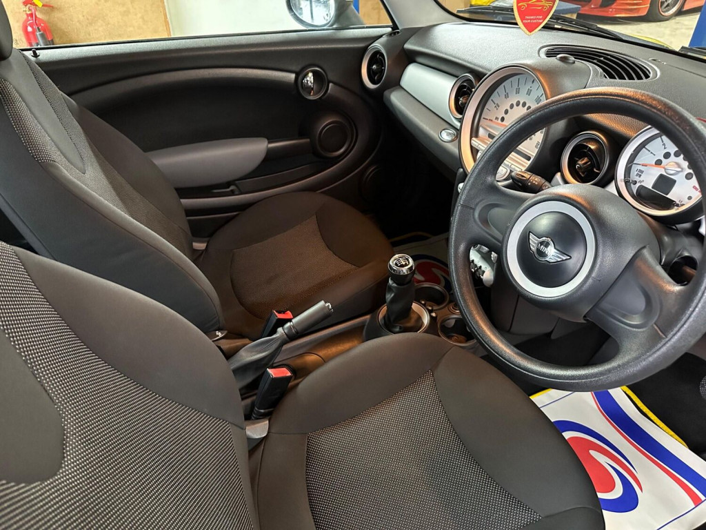 MINI HATCH