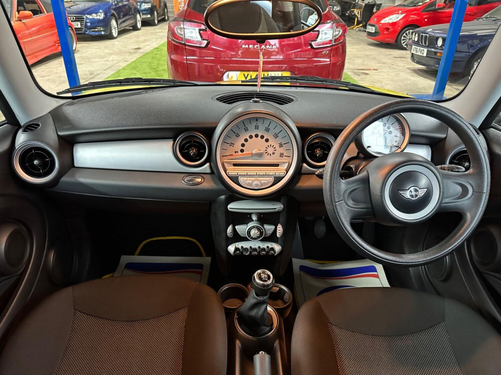 MINI HATCH