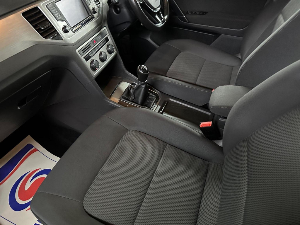 VOLKSWAGEN GOLF SV