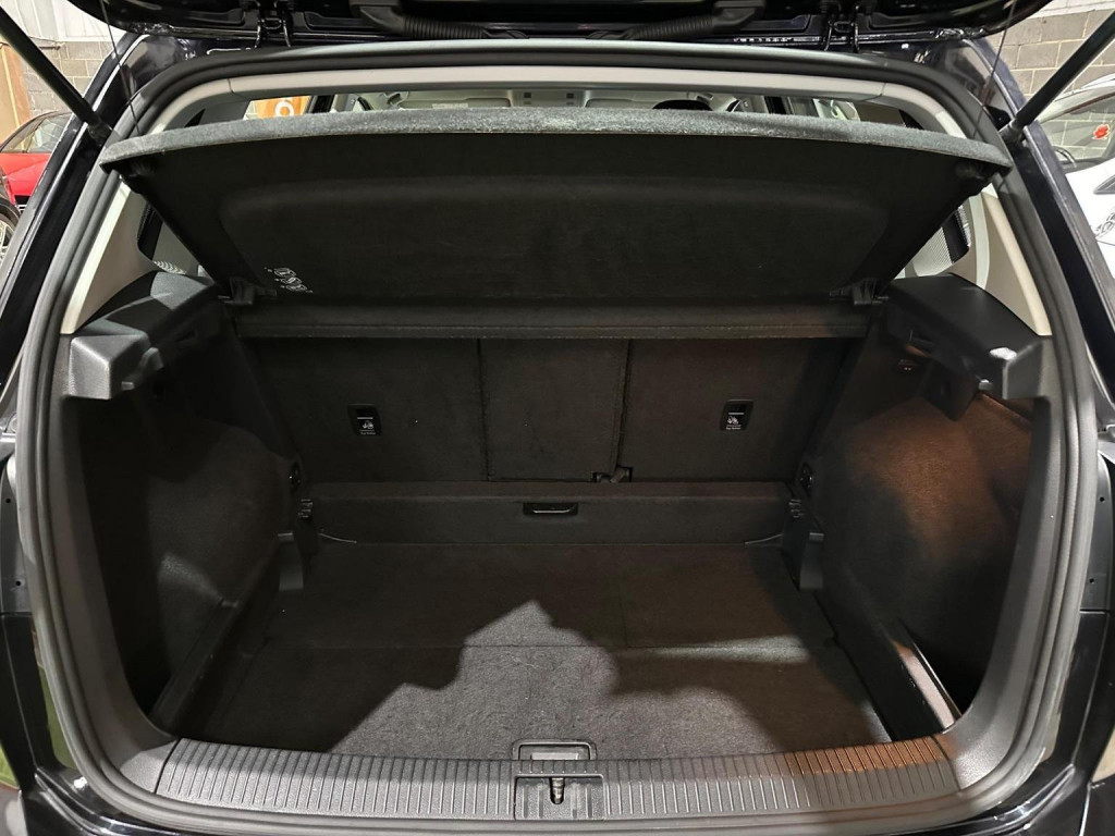 VOLKSWAGEN GOLF SV